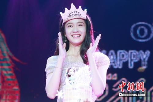 張雪迎 演員張雪迎搞笑配音“小豬佩奇”與粉絲慶祝生日